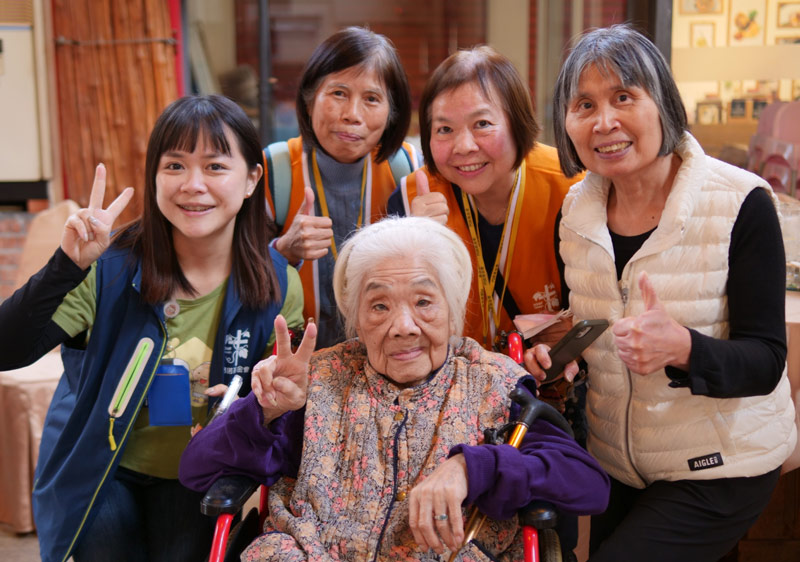 門諾基金會，2026年，馬年，新春圍爐，長者圍爐，長照服務，居家服務，李素華執行長，銘師父，愛彼基金會，瑞士愛彼錶