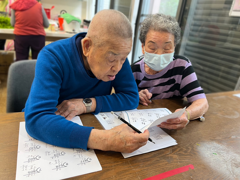 日照中心長者互動學習、彼此激勵的照片