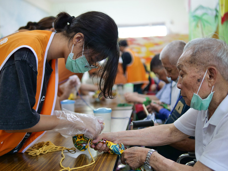 門諾基金會,長照服務,社區據點,日照中心,爸爸節,88節,父親節,老幼共融,職場友善,育兒家庭,暑假,社區關懷,照服員