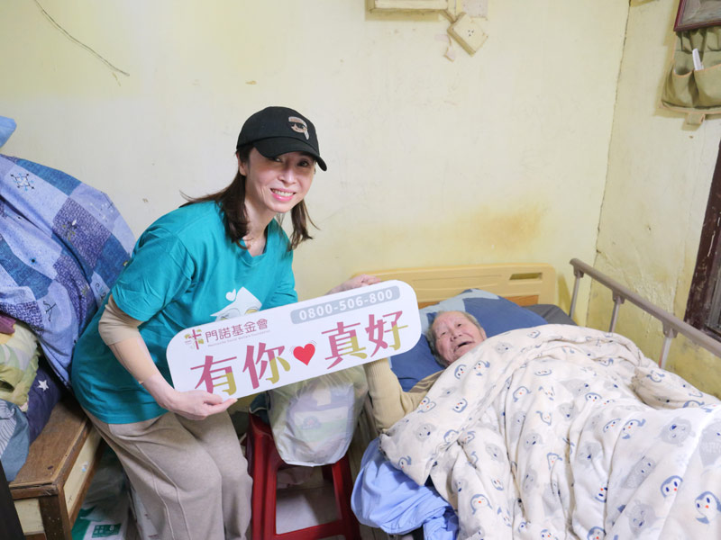 門諾基金會，新春，年節物資，鄭書瑄，花東，花蓮，到宅送餐，長照服務，獨居老人，過年，身障