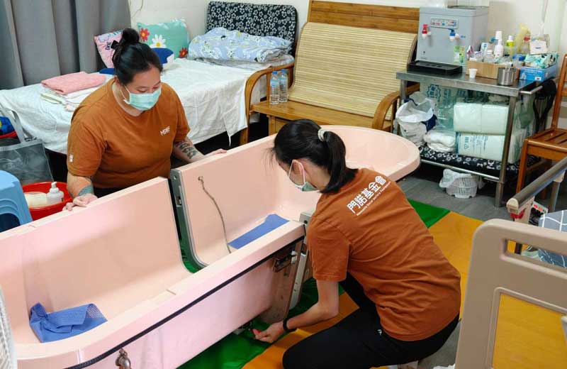門諾基金會、到宅沐浴、浴缸型、床板型、居家服務、長照服務、花東、偏鄉、身障、樂齡、長照補助、身體清潔