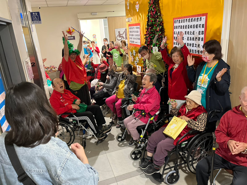 門諾基金會、聖誕聯歡、聖誕節、花蓮美崙照中心、報佳音、社區關懷、長照服務