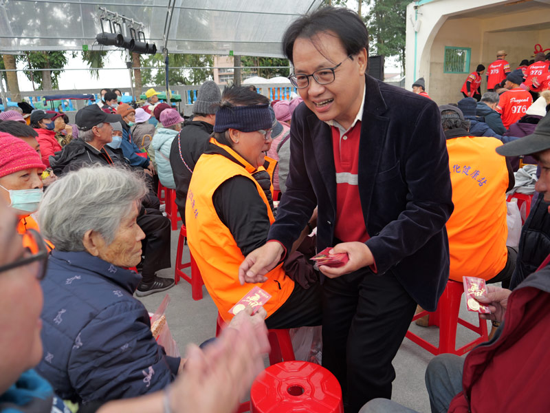 門諾基金會,光復年貨大街,光復風災,振興經濟,大馬天主堂,周朝國董事長,發紅包