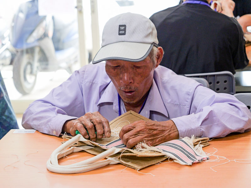 門諾基金會，光復復甦計畫，光復關懷站，部落工坊，太魯閣族，阿美族，原氏，戴佳錩，始業式，結業式，中秋，公益，銀髮友善，婦女，編織，原住民，傳統文化