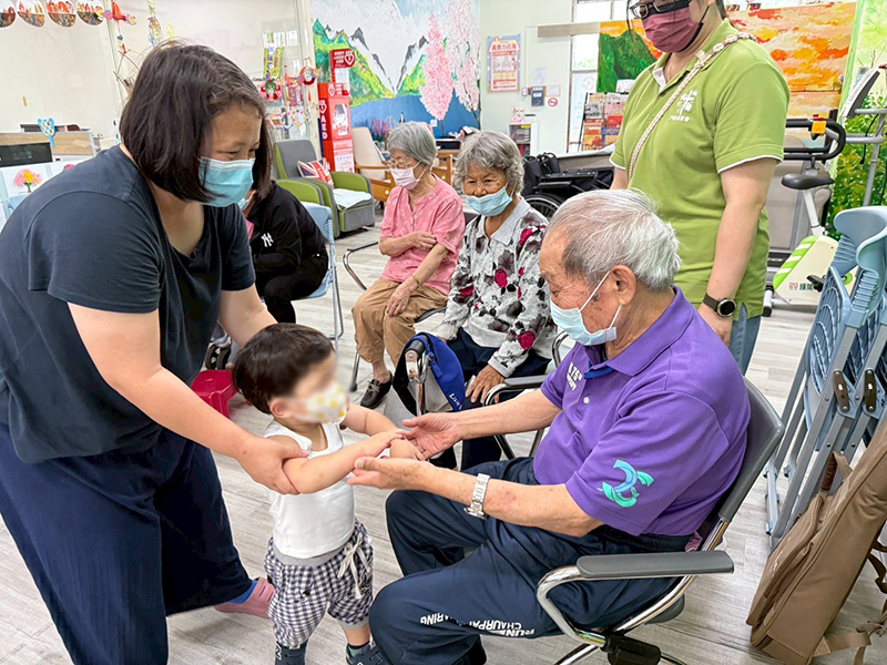 門諾基金會、早療到宅、慢飛天使、壽豐、力百海日照中心、家庭支持、喘息、花蓮縣政府、衛服部社會及家庭屬、社工、社區共融