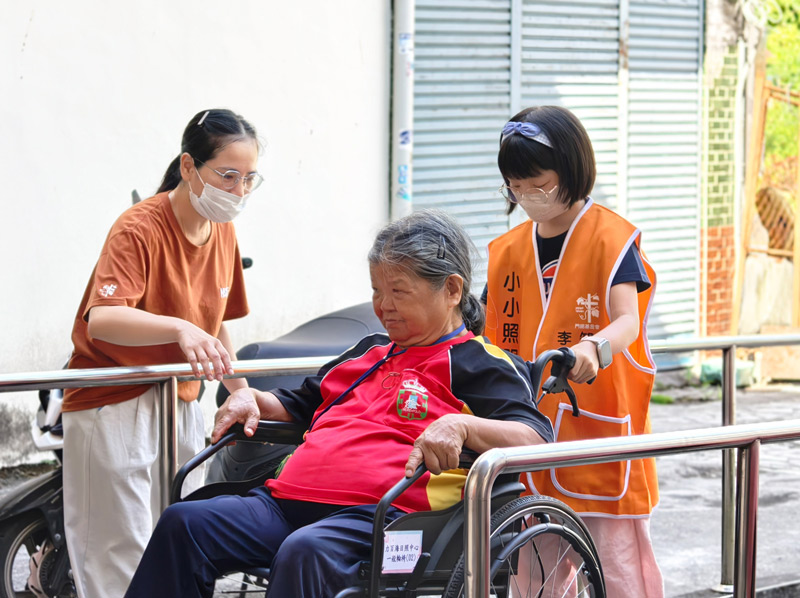 門諾基金會,長照服務,社區據點,日照中心,爸爸節,88節,父親節,老幼共融,職場友善,育兒家庭,暑假,社區關懷,照服員