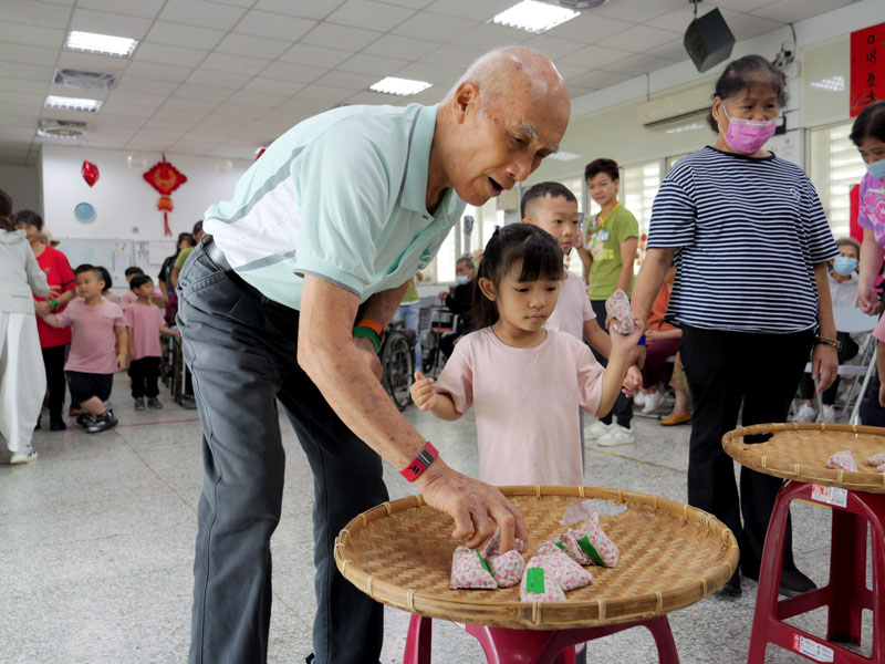 門諾基金會，長照服務，老幼共融，花蓮社區據點中心，吉安，瑞智學堂，社照C據點，新城，失智據點，美崙，身障樂活，咪咪幼兒園，運動會，千歲金剛，小金剛，復古，懷舊，童玩，扁擔，沙包，乒乓球，湯匙，社區服務