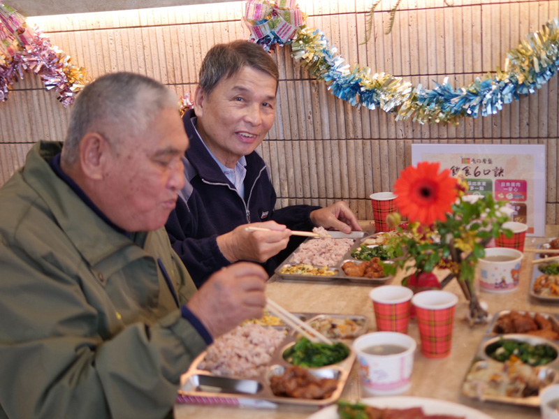 李大哥是食堂的常客之一，他感謝食堂每日提供營養飯菜，讓正接受化療的自己能獲得充