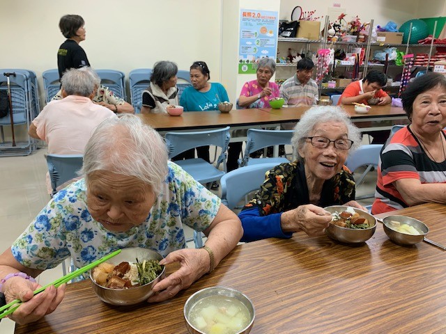 社區據點共餐 老人吃飯 