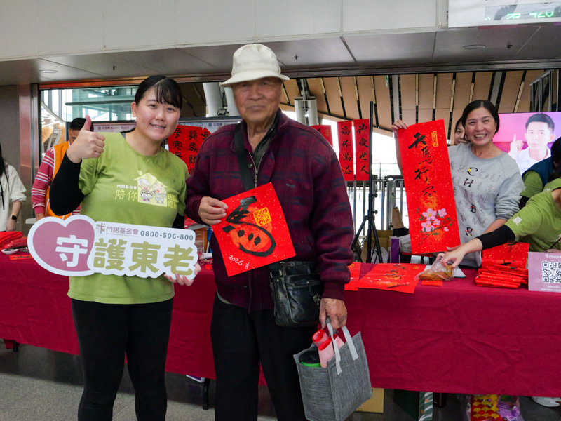 老伯伯特別索取「馬」字春聯，討個新春吉祥好彩頭。