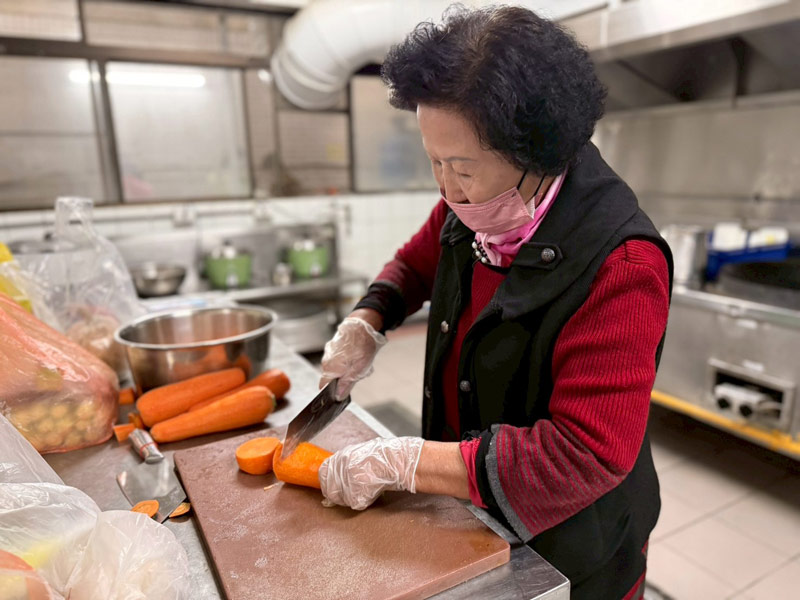 門諾基金會,門諾台南銀髮悠活園區,和順日照,長青學苑,和順居,老人住宿,新春圍爐,團圓飯,銀髮友善,火鍋,社區適應