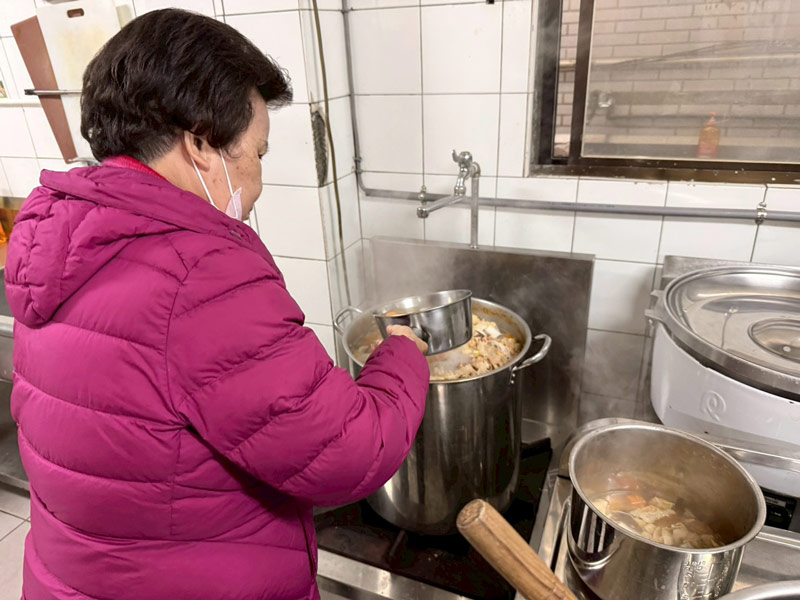 門諾基金會,門諾台南銀髮悠活園區,和順日照,長青學苑,和順居,老人住宿,新春圍爐,團圓飯,銀髮友善,火鍋,社區適應