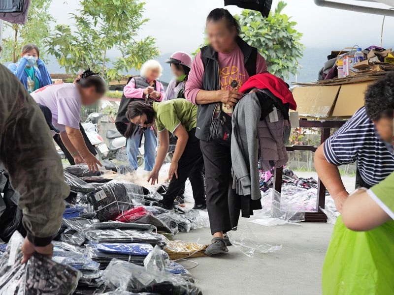 門諾基金會663件新衣 溫暖光復災區