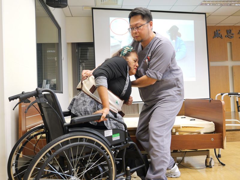 照顧別人也要照顧自己！門諾基金會開課挺家庭照顧者！