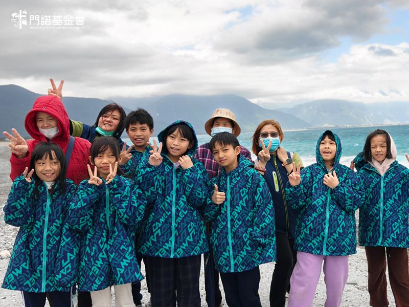 四年前我幫你剪紙、四年後你教我認魚 門諾基金會老幼共學「走出教室」看海去