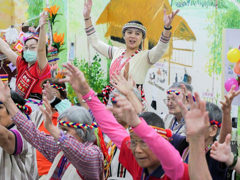 門諾基金會把祭典搬進壽豐力百海日照 跨族群長輩歡樂「瘋」年祭！