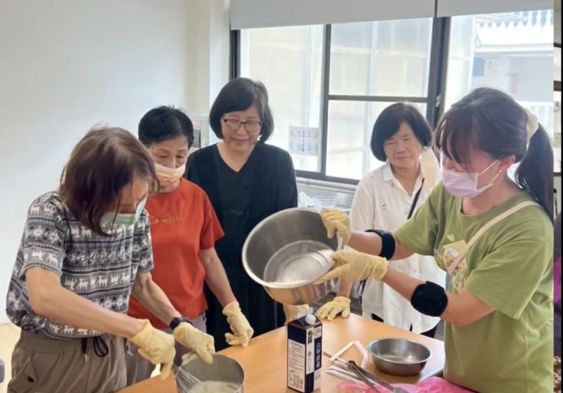 和順居長輩手作活動-可麗餅DIY
